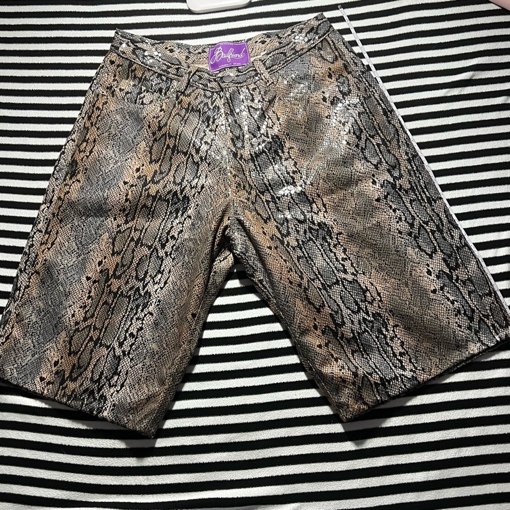 BADFRIEND shorts